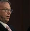 Eric Schmidt, exCEO de Google: “La democracia está en riesgo. Cuando las imágenes y los vídeos generados por IA son indistinguibles de la realidad, la información errónea puede socavar y erosionar la confianza”