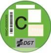 ¿Cómo puedo conseguir el distintivo ambiental de la DGT para mi coche?