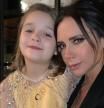 Victoria Beckham y su hija recrean uno de sus looks más memorables en las Spice Girls
