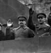 Stalin, en el centro, durante la celebración del vigésimo aniversario de la Revolución, en plena Gran Purga