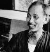 Ho Chi Minh en su despacho de Hanói