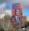 Imagen del cartel de Laporta al lado del Bernabeu
