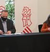 Rubén Martínez Dalmau y Mónica Oltra en la firma del convenio