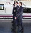 Sánchez, Puig y Ábalos, en el viaje inaugural de la línea que conecta Madrid con Elche y Orihuela.