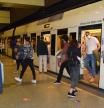 Usuarios de MetroValencia en una de las estaciones de FGV