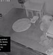 Difunde un terrorífico vídeo en el que su hija es arrastrada inexplicablemente por su habitación
