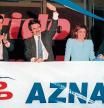 ELECCIONES GENERALES-MARZO 1996: Madrid, 3-3-1996.- De izq a dcha: Mariano Rajoy, Francisco Alvarez Cascos, Jose Maria Aznar, su esposa Ana Botella y Rodrigo Rato, saludan desde el balcon de la sede madrileña del partido popular (PP), esta noche, tras conocerse los resultados de las elecciones generales celebradas hoy en el pais. EFE/Oscar Moreno