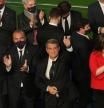 Joan Laporta vuelve a ser el presidente del FC Barcelona a todos los efectos. El abogado inició este miércoles por la tarde en el Camp Nou su segunda etapa al frente del club que ya dirigió entre el 2003 y el 2010. Casi cinco meses después de que Josep Maria Bartomeu dimitiera y de que tomara las riendas de forma provisional la gestora liderada por Carles Tusquets el club blaugrana tiene un puente de mando. Tras unas horas agónicas para presentar ante LaLiga el obligado aval de 124,6 millones Laporta puede mirar hacia adelante, hacia el presente y el futuro de la entidad.