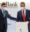 El presidente de CaixaBank, José Ignacio Goirigolzarri (i), y el consejero delegado de la entidad, Gonzalo Gortázar, durante una rueda de prensa en la Sede social de CaixaBank, en la Sede social de CaixaBank, Valencia, Comunidad Valenciana, (España), a 26 de marzo de 2021. El proceso de fusión de CaixaBank y Bankia culmina hoy con la inscripción de la escritura de integración en el registro mercantil de Valencia. De esta manera nace legalmente el primer grupo financiero en España, con más de 20 millones de clientes, más de 50.000 empleados y 6.700 sucursales. 26 MARZO 2021;CAIXABANK;BANKIA;FUSION;VALENCIA Rober Solsona / Europa Press 26/03/2021