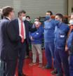 Iñigo Parra y Ximo Puig saludan a trabajadores de la planta de Stadler en Albuixech
