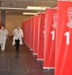 Dos sanitarias recorren las zonas preparadas para la vacunación masiva en el Auditori i Palau de Congressos de Castelló