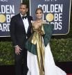 Jennifer Lopez y Alex Rodriguez posando en los Globos de Oro