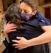 La ministra Irene Montero se abraza a Mónica Oltra durante su visita a València.