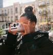 Polaroid Go, la cámara asombrosamente portátil que llega justo a tiempo para el verano