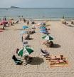 BENIDORM, SPAIN - JUNE 14: People enjoy the beach observing social distancing on June 14, 2021 in Benidorm, Spain. Spain's immunisation drive, which has fully vaccinated more than 10 million people against Covid-19, is campaigning to encourage tourism. (Photo by Pablo Blazquez Dominguez/Getty Images)