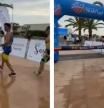 Pierde un triatlón por celebrar la victoria antes de tiempo y se convierte en el hazmerreír de las redes