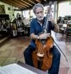 Jordi Savall con su viola de gamba