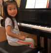 Brigitte Xie, la niña de 4 años prodigio del piano que empezó sus clases en el confinamiento
