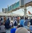 TOPSHOT - Afghans crowd at the tarmac of the Kabul airport on August 16, 2021, to flee the country as the Taliban were in control of Afghanistan after President Ashraf Ghani fled the country and conceded the insurgents had won the 20-year war. (Photo by - / AFP)