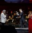 Plácido Domingo y Marta Sánchez al cierre del recital. Recibieron una ovación de tres minutos.