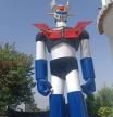 Una familia de Granada construye en su jardín una réplica de Mazinger Z de 7 metros de altura
