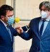 Exiled former Catalan leader and member of European Parliament Carles Puigdemont and newly appointed Catalan regional president Pere Aragones (L) greet each other as they arrive for a meeting in Alghero, on the island of Sardinia on September 25, 2021. - Exiled former Catalan president Carles Puigdemont, who was arrested in Sardinia on September 23, 2021 at Spain's request, was free to leave the country and his lawyer said Puigdemont would attend the next hearing in his extradition fight, on October 4, 2021. (Photo by MIGUEL MEDINA / AFP)