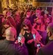 JOVENES HACEN COLAS PARA ACCEDER A LAS DISCOTECAS DE LA CALLE TUSSET Y ALREDEDORES LA PRIMERA NOCHE DE REAPERTURA DEL OCIO NOCTURNO TRAS LAS RESTRICCIONES DE LA COVID CON LA OBLIGACIÓN DE ENSEÑAR EN LA ENTRADA EL CERTIFICADO VACUNAL O UN TEST O PCR DE ANTIGENOS NEGATIVA