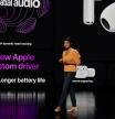 Susmita Dutta, directora del programa de ingeniería de audio de Apple, presenta las novedades de los nuevos AirPods de tercera generación