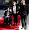 La ministra israelí Karine Elharrar se desplaza en silla de ruedas debido a que está afectada de distrofia muscular .