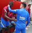 Ousmane Dembélé saluda a Xavi en su primer día entrenando al Barça