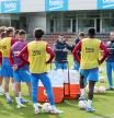 Xavi Hernández dirigiendo al primer equipo en su primer día como técnico del FC Barcelona