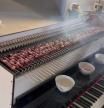 Un hombre crea el primer piano-barbacoa con parrilla, ruedas y motor eléctrico incluido