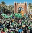 foto XAVIER CERVERA 18/12/2021 Multitudinaria (unos 35mil asistentes segun la Guardia Urbana) manifestación en Barcelona en apoyo de la escuela en catalán Los partidos independentistas y los comunes secundan la marcha, que ha recorrido el centro de la ciudad Miles de personas han recorrido el centro de la ciudad de Barcelona, desde la plaza Tetuan hasta el Arc del Triomf, en una manifestación bajo el lema 