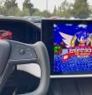 Investigan la nueva función de Tesla que permite jugar a videojuegos mientras se conduce