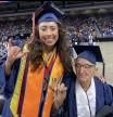 La bonita historia del abuelo de 88 años que se ha graduado en la universidad junto a su nieta