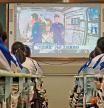 Students watch a live image of a lesson by Chinese astronauts from China's Tiangong space station, at a school in Yantai in China's eastern Shandong province on December 9, 2021. (Photo by AFP) / China OUT