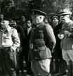 GUERRA CIVIL ESPAÑOLA: ZONA REPUBLICANA. El Pardo (Madrid), 1937. El general José Miaja (c), acompañado por el coronel de Estado Mayor, Vicente Rojo (se limpia las gafas) y el teniente coronel Ortega (con boina), pasa revista a las tropas de la 69 brigada. EFE/jt