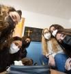 Foto a la escuela Fedac de sant Andreu. En un aula de 4º de ESO hay una pizarra donde pone que 