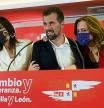 La vicesecretaria del PSCyL-PSOE, Virginia Barcones (1d), y el candidato del PSOE a la Presidencia de la Junta, Luis Tudanca (c), valoran los resultados obtenidos por su formación en los comicios para Castilla y León durante la noche electoral del 13F en el Hotel Sercotel, a 13 de febrero de 2022, en Valladolid, Castilla y León (España). El pasado 20 de diciembre, el presidente de la Junta de Castilla y León rompió el pacto de gobierno con Ciudadanos y convocó elecciones anticipadas. La autonomía ve cómo su décima legislatura llega así a su fin, año y medio antes de tiempo, y afronta las primeras elecciones anticipadas de su historia. 13 FEBRERO 2022;VALLADOLID;CASTILLA Y LEÓN;NOCHE ELECTORAL Photogenic/Claudia Alba / Europa Press 13/02/2022