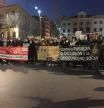 Cientos de personas se congregaron ayer por la tarde en la Plaza de la Montanyeta de Alicante para protestar contra la ordenanza  de convivencia cívica que hoy se somete a votación en el pleno municipal.