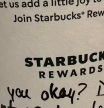 El mensaje secreto de un trabajador de Starbucks para salvar a una clienta de una situación incómoda