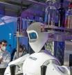 Robots 5G que sirven copas