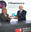 La alcaldesa de l'Hospitalet, Núria Marín; y el consejero delegado de la Mobile World Capital, Carles Grau, firmando el convenio