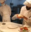 Alumnos de la Escuela de Hostelería del Instituto Dertosa cocinan platos típicos de Ucrania