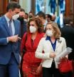 MADRID, 23/03/2022.- El Presidente del Gobierno, Pedro Sánchez, junto a las ministras María Jesús Montero (c) y Nadia Calviño, a su llegada a la sesión de control celebrada este miércoles en el Congreso de los Diputados. EFE/Juan Carlos Hidalgo