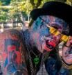 Este hombre tiene más de 1.500 tatuajes que ocupan el 98% de su cuerpo