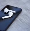 Una familia demanda a Apple alegando que los AirPods reventaron el tímpano de su hijo