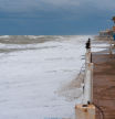 El temporal engulle las playas de Fuengirola.