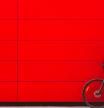 Un hombre en bici ante una pared roja