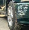 ¿Qué hacer si te rayan o abollan el coche aparcado y no sabes quién es el culpable?